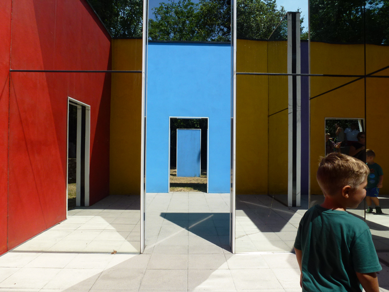 La Cabane eclatée aux 4 salles by Daniel Buren